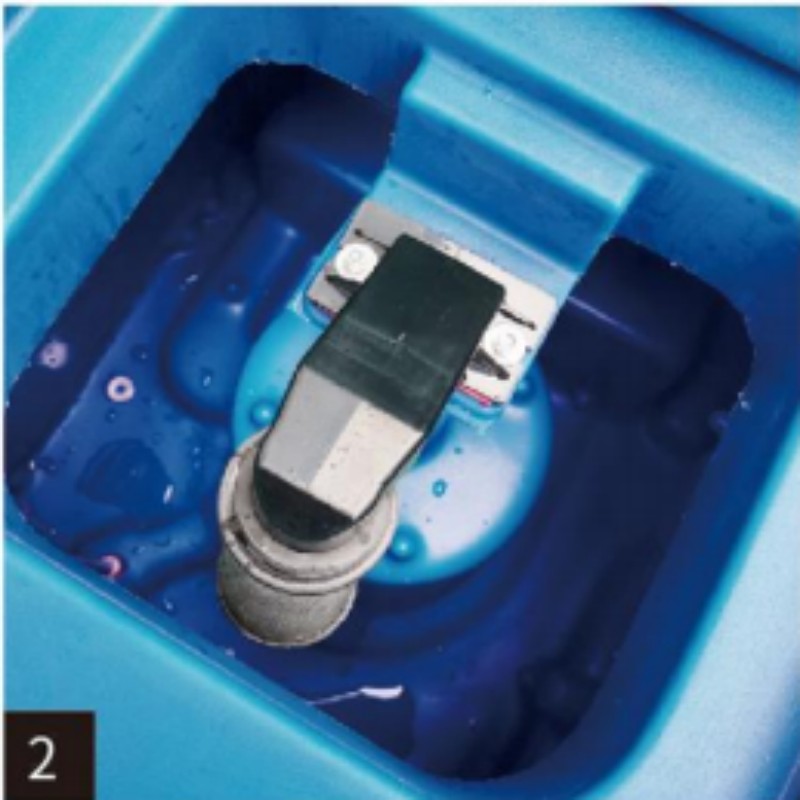 Floor Scrubber with Large Capacity Tank